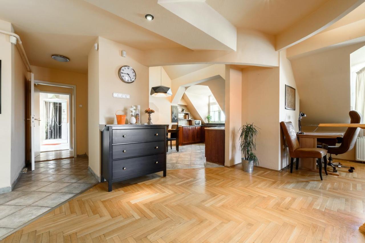 View To The Roofs Luxury Apartment With 2 Bedrooms 布达佩斯 外观 照片